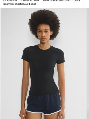 Aritzia Black Short-Sleeve Seamless Tee